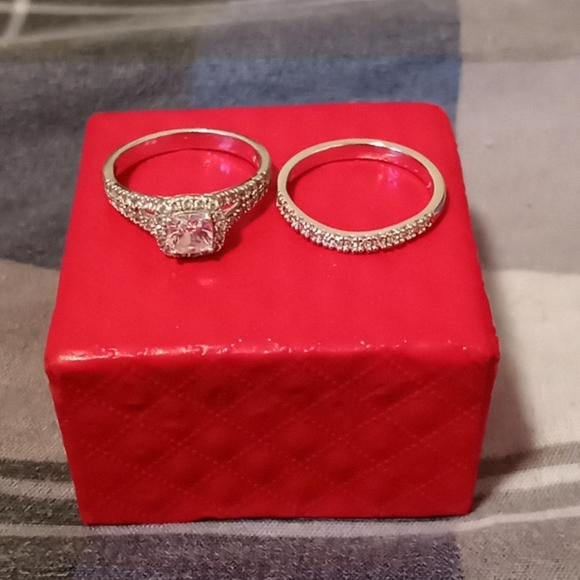 Don't need it anymore, no longer engaged - Picture 2 of 4